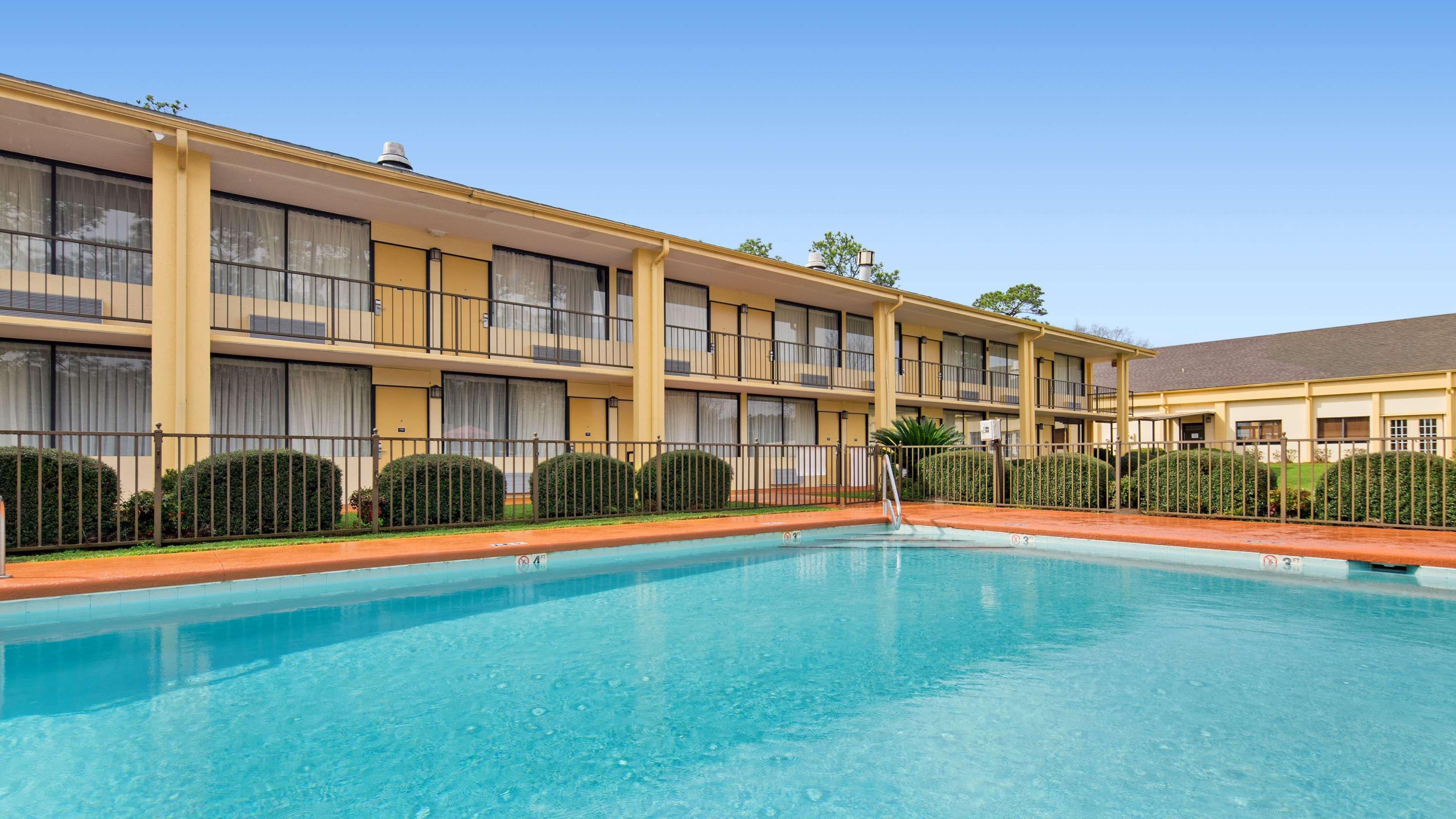 Western Executive Motel 3*